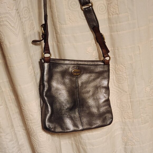 ✨ Fossil Metallic Leather Crossbody Bag Silver Multi-Zip Y2K 🖤 - Picture 9 of 10